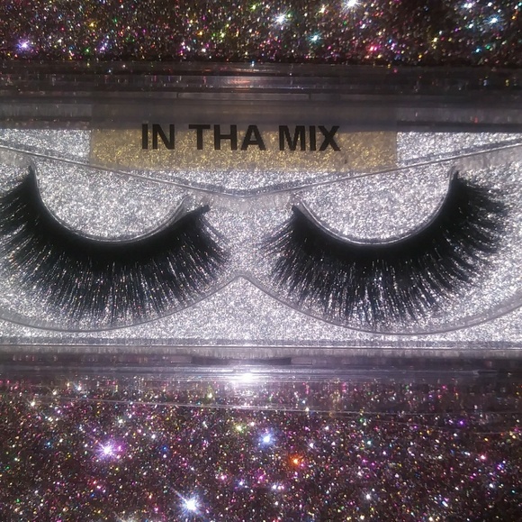 Lashes - Picture 5 of 8